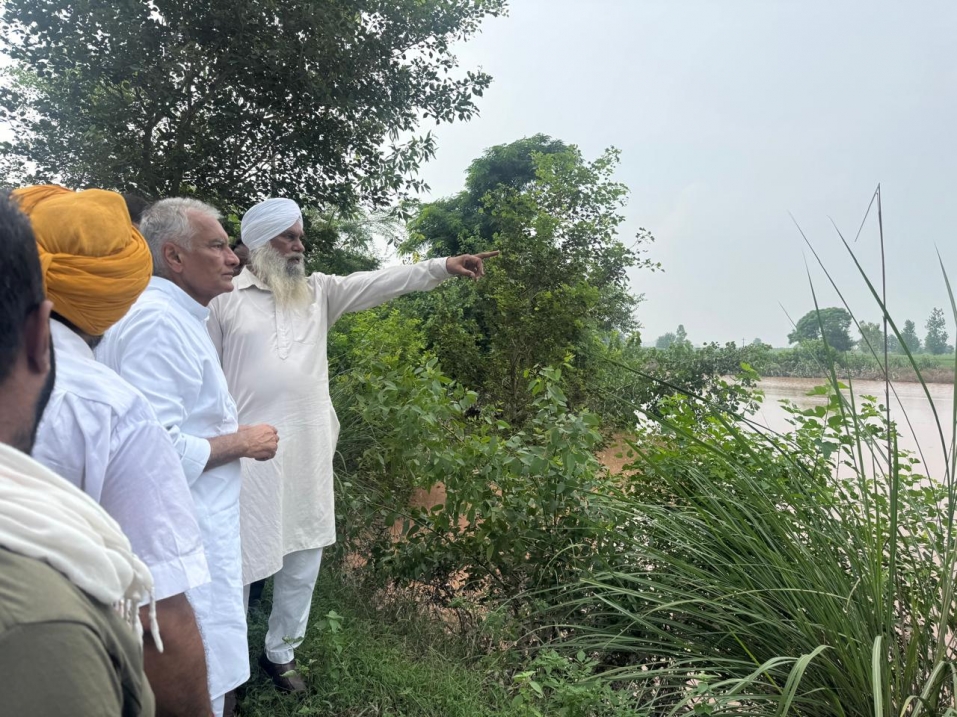 पंजाब भाजपा अध्यक्ष सुनील जाखड़ ने बाढ़ प्रभावित अजनाला विधानसभा क्षेत्र का दौरा किया